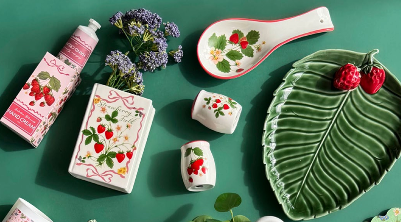 Strawberry Fields Book Vase Red & Green - Late September Drop