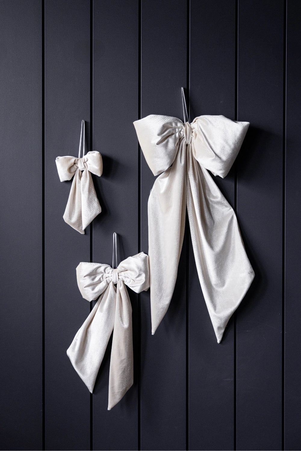 Luxurious Cream Velvet Bow - Medium - November Drop