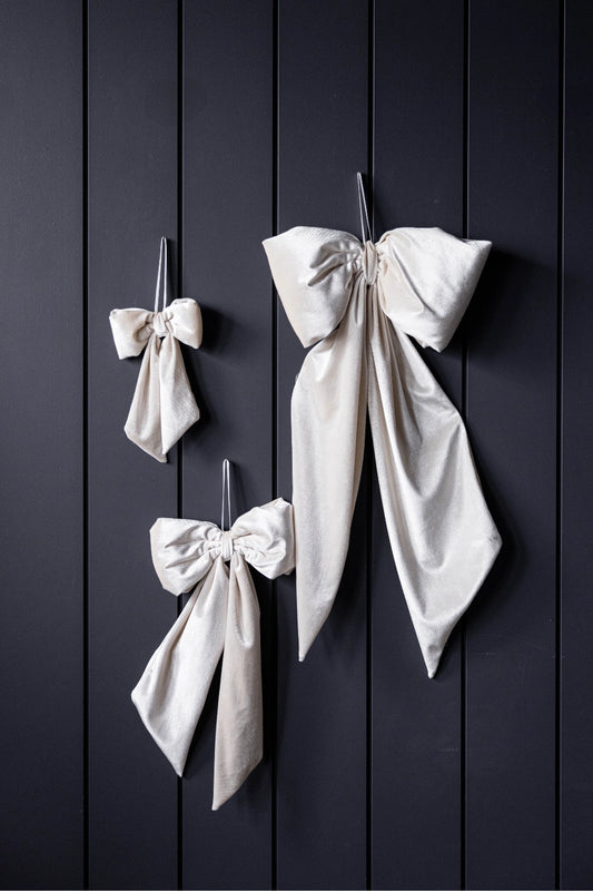Luxurious Cream Velvet Bow - Medium - November Drop