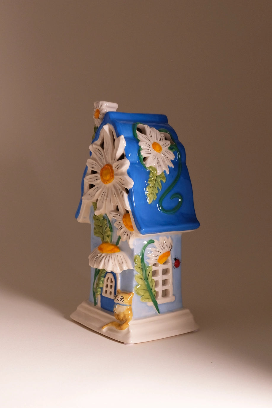 Daisy Garden Cottage - Arriving in Store Late May