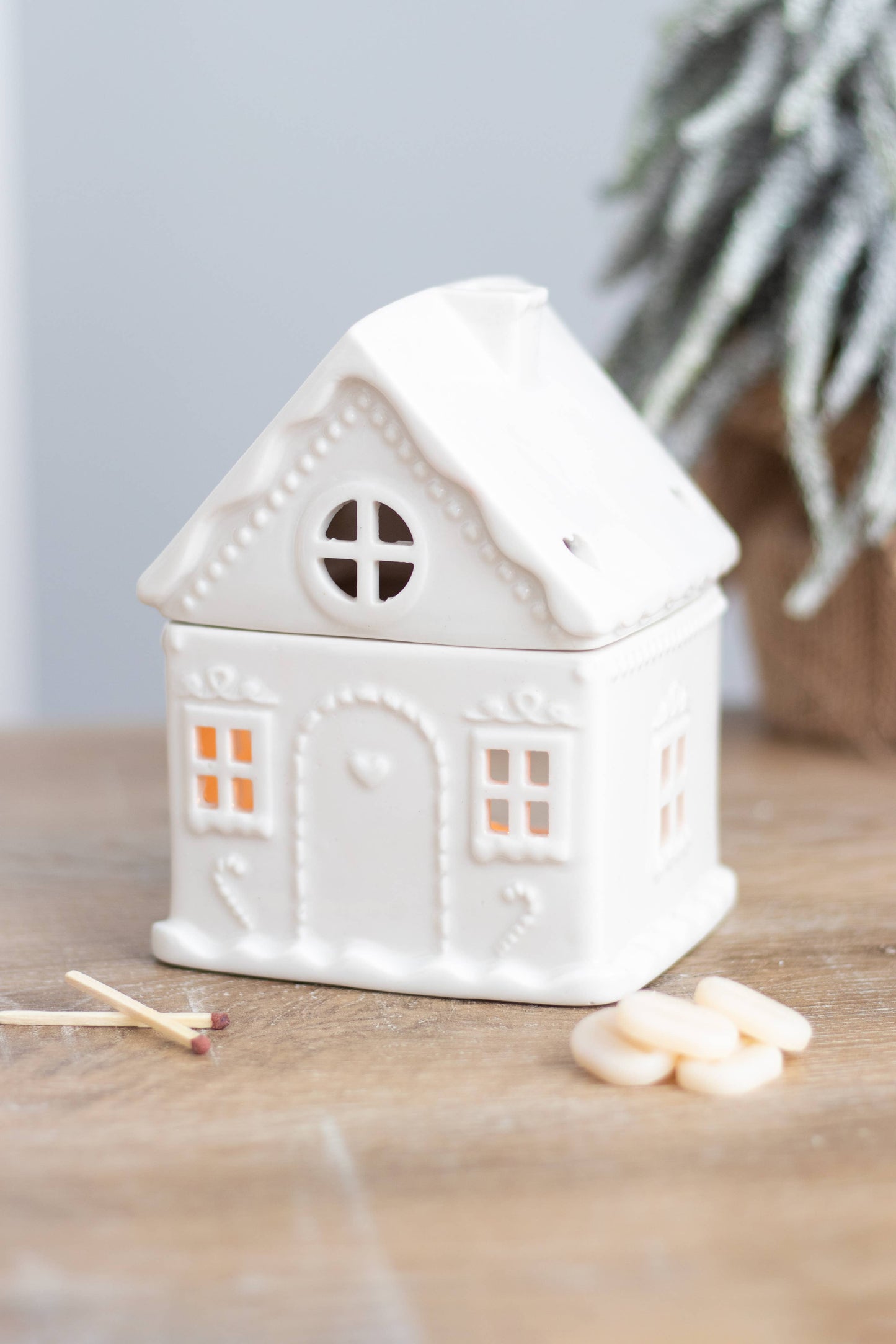 White Christmas Gingerbread House Oil Burner