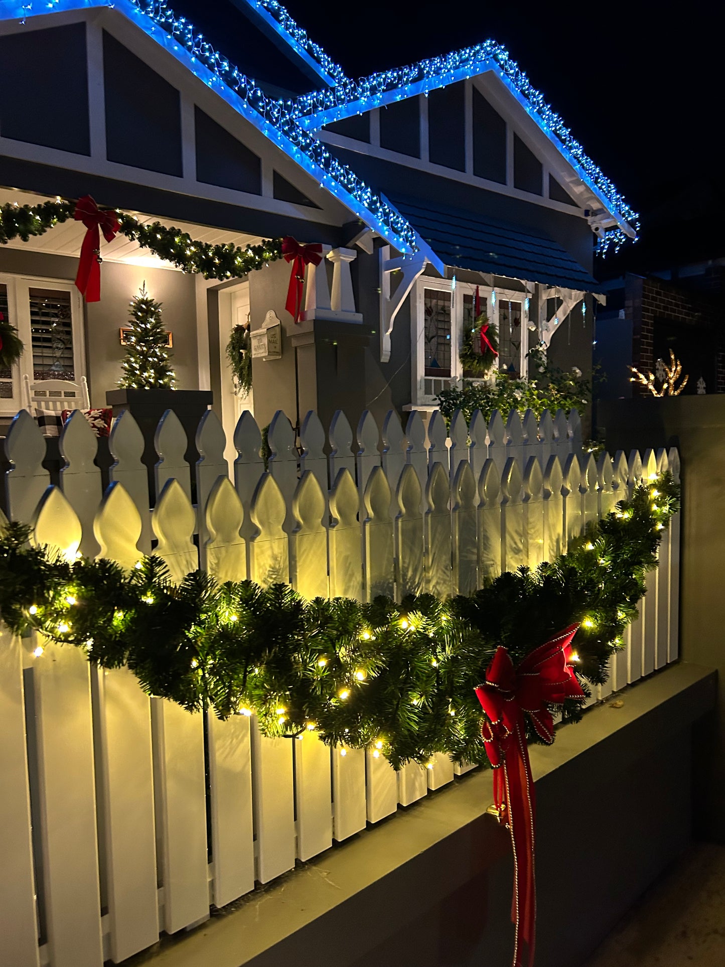 Mrs Claus & Co Premium Picket Fence Green Garland 1.5 meters