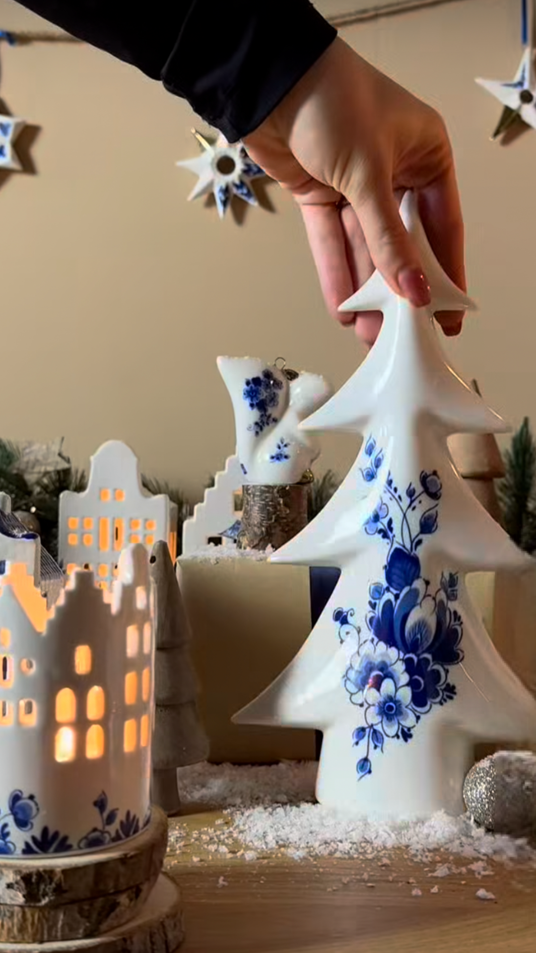 Large Christmas tree - November Drop