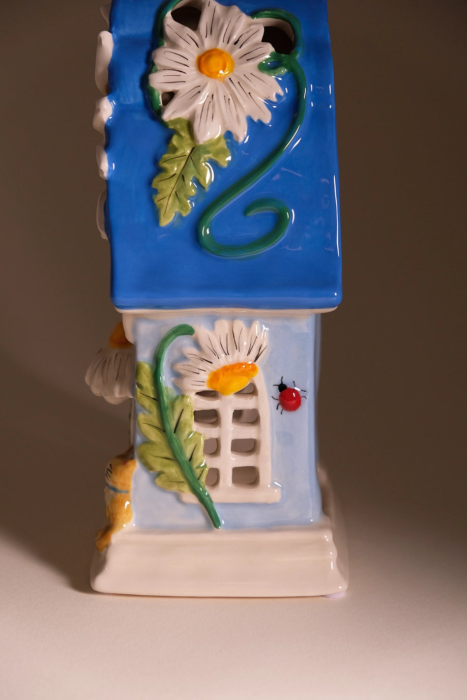 Daisy Garden Cottage - Arriving in Store Late May