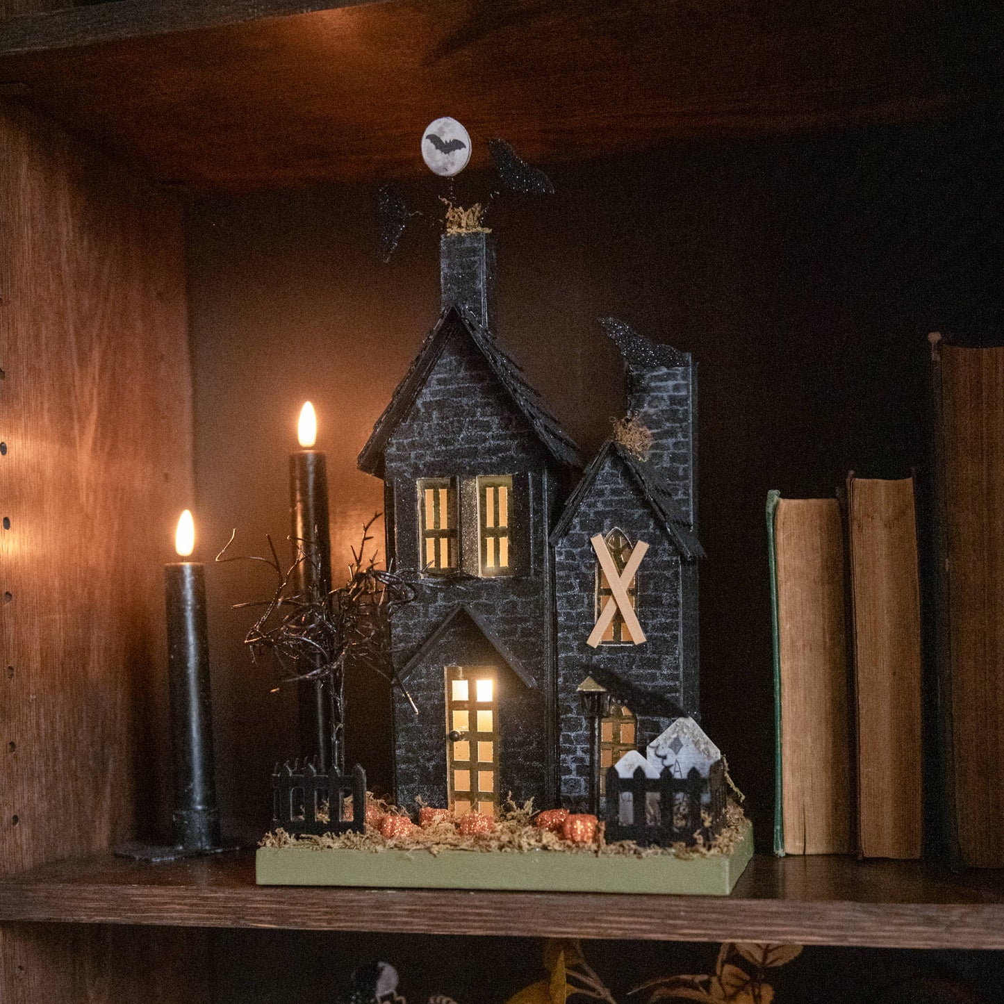 SPOOKY LIGHTED HAUNTED HOUSE - September Drop