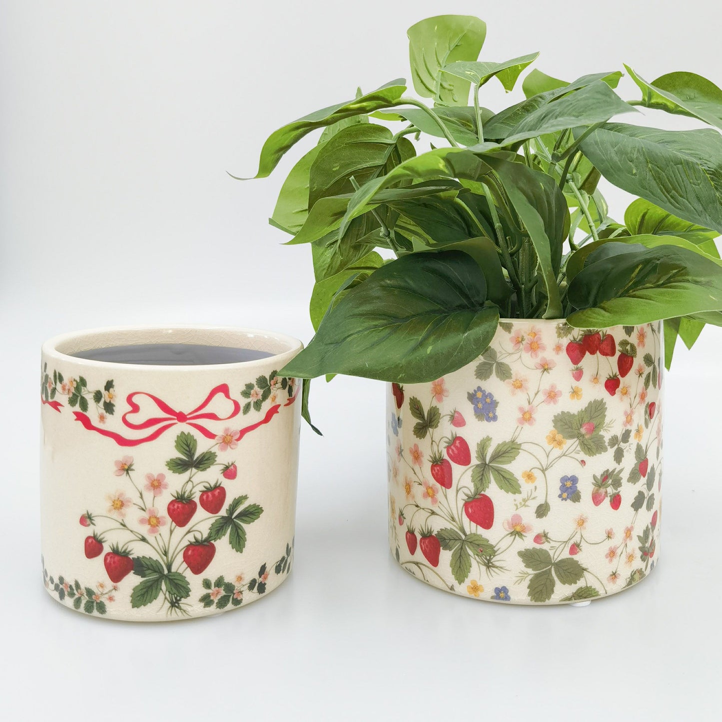 Strawberry Field Planter Green & Red 12cm - Late September Drop